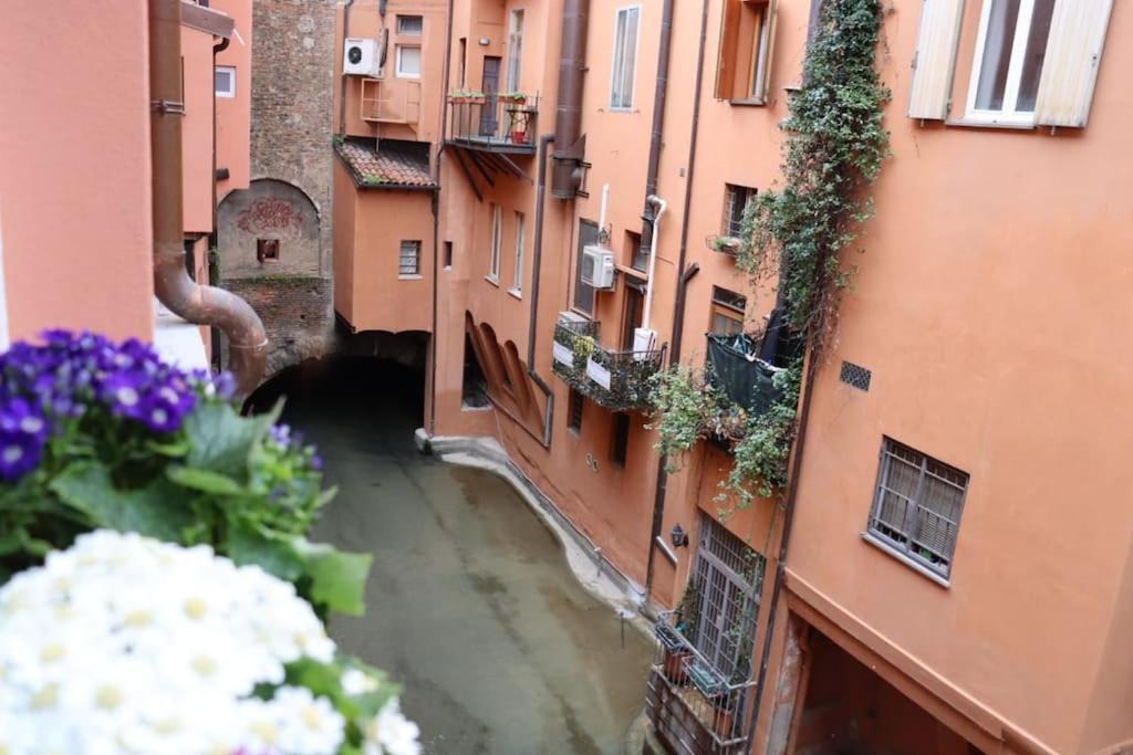 Little Apartment Over The Canal Bolonya Dış mekan fotoğraf